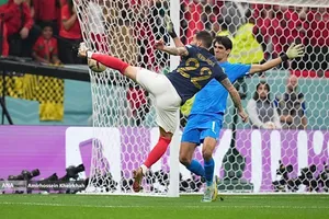 لقاء بين منتخبي فرنسا والمغرب لكرة القدم