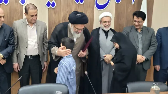 اعطای دانشنامه پایان تحصیلات افتخاری به شهدای دانشجوی کهگیلویه و بویراحمد/ جلوه‌های پیوند دانش و شهادت