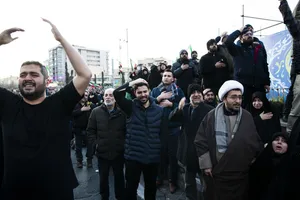  اجتماع مردم تهران در پی خبر شهادت حضرت آیت الله العظمی امام خامنه ای رحمته الله علیه رهبر عظیم الشان انقلاب اسلامی ایران