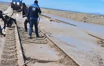 گزارش پلیس راه از آسیب به محورهای تبریز و تهران/ سفرهای ریلی مشهد موقتاً به جاده منتقل شد