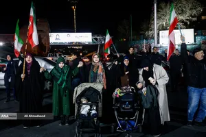 اجتماع مردمی در حمایت از رزمندگان اسلام - میدان صنعت
