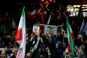 وداع با پیکرهای خانوادگی شهیدان شادکامی در چهارراه نظام&zwnj;آباد