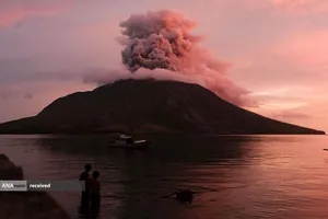 فوران آتشفشان کوه روانگ در سیتارو، اندونزی