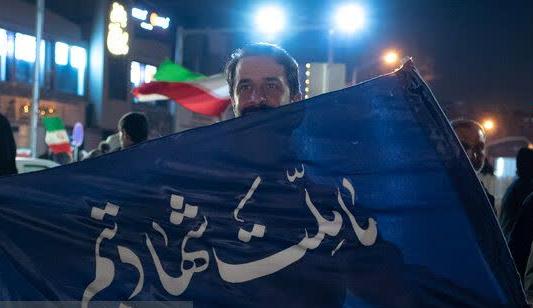 تجمع شبانه مشهدیها علیه اقدامات اغتشاشگران تجمع شبانه مشهدیها علیه اقدامات اغتشاشگران