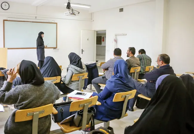 دانشگاه در سایه جنگ؛ اساتید چگونه مرجع آگاهی جامعه می‌شوند؟