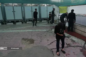 حرکت مردم عزادار بسمت مصلی تهران برای وداع با رهبر شهید انقلاب