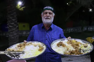 پیاده روی زائرین اربعین حسینی به یاد رهبر شهید انقلاب