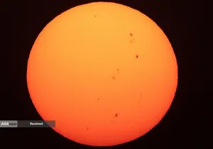 تصویر لکه های خورشیدی روی سطح خورشید از سواحل شهر کویت