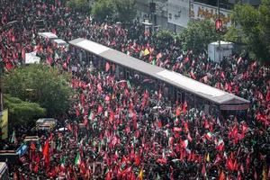 تشییع پیکر مطهر آقای شهید ایران و خانواده ایشان -۱
