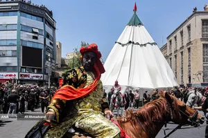 آیین خیمه سوزان عاشورا در چهارراه گلوبندک تهران
