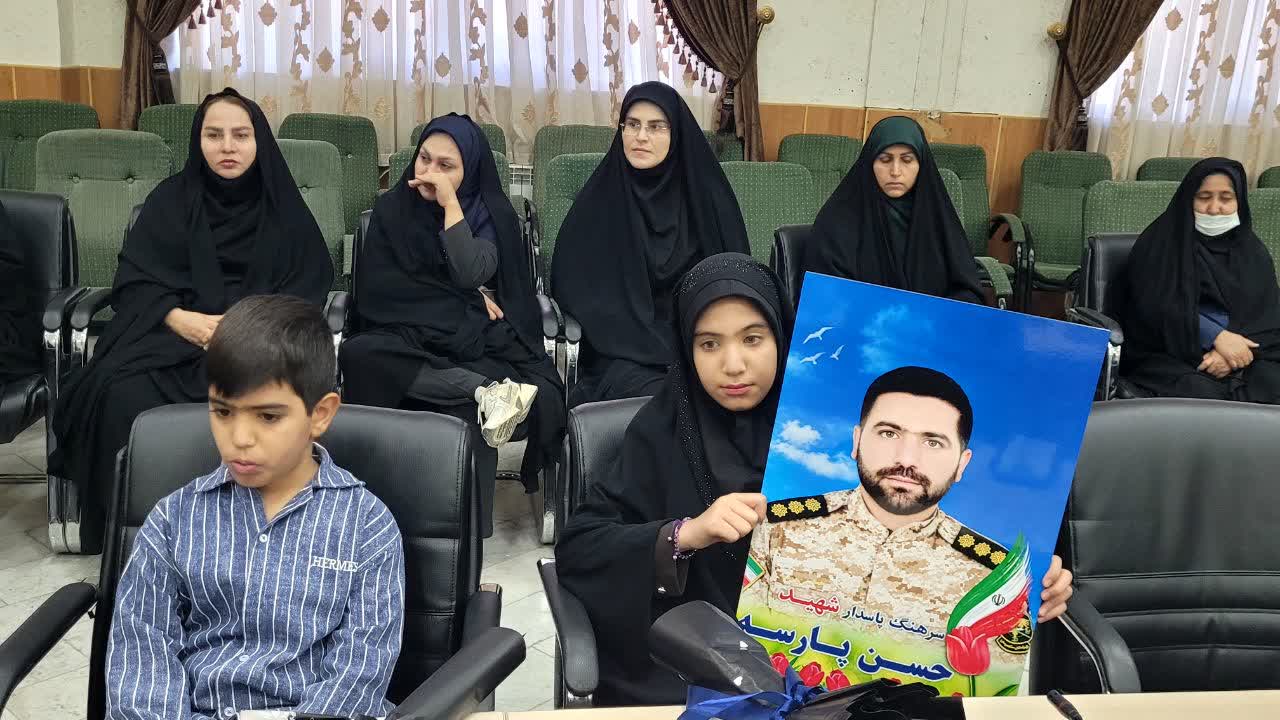اعطای دانشنامه پایان تحصیلات افتخاری به شهدای دانشجوی کهگیلویه و بویراحمد/ جلوه‌های پیوند دانش و شهادت