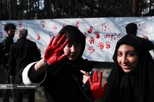 بیعت مردم با آیت&zwnj;الله سید مجتبی خامنه&zwnj;ای سومین رهبر جمهوری اسلامی ایران