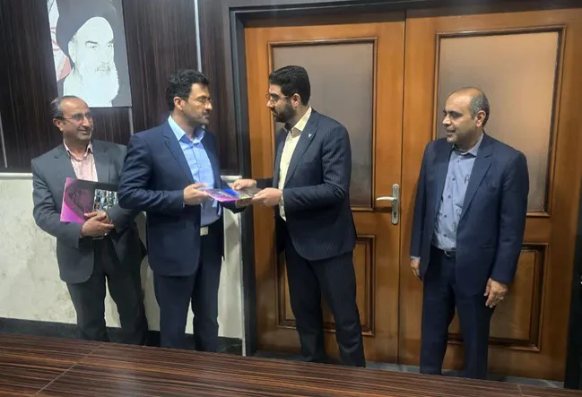 حرکت دانشگاه بر سه محور دانش، بینش و توانش استوار است