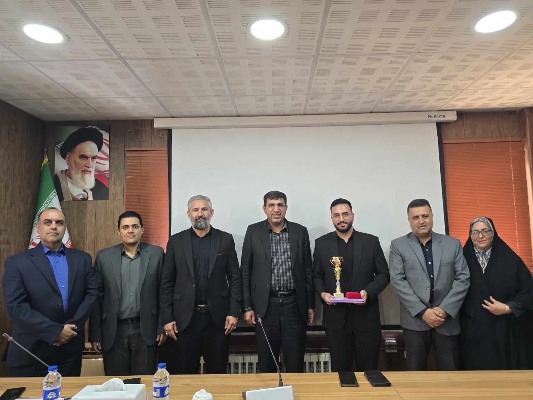 تجلیل از مدال‌آوران دانشگاه آزاد اسلامی شیراز در مسابقات جهانی اختراعات ارشمیدس روسیه ۲۰۲۶