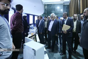 علی منتظری مقدم رئیس جهاد دانشگاهی در بازدید از نمایشگاه علمی دانشگاه آزاد اسلامی
