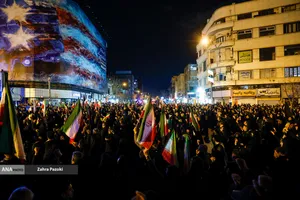 مراسم عزاداری در سوگ رهبر شهید انقلاب - میدان انقلاب تهران
