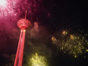 مراسم نورافشانی و ندای تکبیر در  شب ۲۲ بهمن در استان تهران و سراسر ایران اسلامی