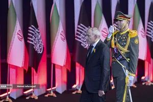ادای احترام مقامات و مسئولان خارجی به پیکر امام شهید 