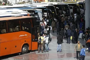 آماده‌باش ۱۶۰۰ دستگاه اتوبوس برای جابه‌جایی زائران در مشهد مقدس