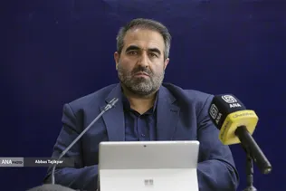 علوم انسانی نباید در کتابخانه‌ها و صفحات مقالات متوقف بماند/ هدف‌گذاری دانشگاه آزاد برای تألیف ۳۰۶ کتاب مرجع علوم انسانی در سال‌های آینده