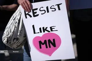  اعتراضات ضد جنگ بر علیه دوناد ترامپ در سراسر ایالات متحده آمریکا و کشورهای اروپایی با عنوان &laquo;نه به پادشاهی&raquo; آغاز شد. 