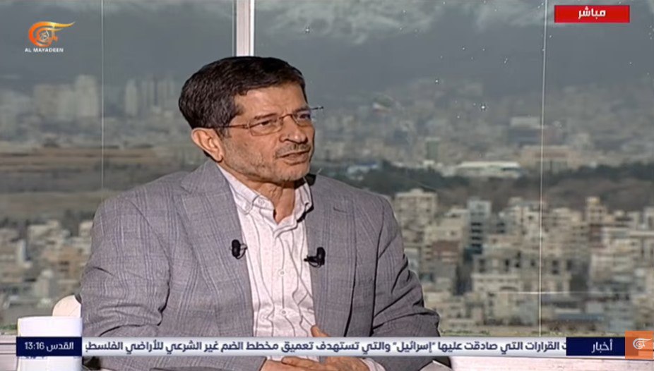 سخنرانی ایستاده رهبر انقلاب حاوی پیام است/ حضور چهل فرمانده ایرانی در تنگه هرمز همزمان با مذاکرات مسقط