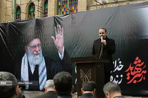 اجتماع دانشگاهیان دانشگاه آزاد اسلامی در سوگ رهبر شهید انقلاب و محکومیت تجاوز صهبونیستی و آمریکایی به کشور