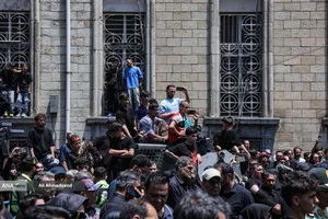 آیین خیمه سوزان عاشورا در چهارراه گلوبندک تهران

