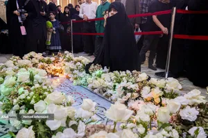 فرزند سپهبد شهید حسین سلامی فرمانده دلاور سپاه اسلام بر مزار پدر در حرم حضرت عبدالعظیم الحسنی(ع)