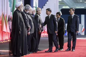 ادای احترام مقامات و مسئولان خارجی چین به پیکر امام شهید 