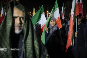 وداع با پیکر شهدای ناوشکن دنا در میدان دریاچه