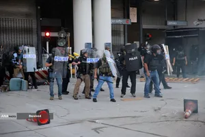 درگیری پلیس ضد شورش و معترضان در لس&zwnj;آنجلس آمریکا