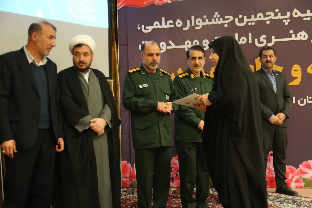 سالانه ۱۰ میلیون زائر از مرز مهران عبور می‌کنند/ ۱۰ اثر در جشنواره «رایحه حسینی» برگزیده شدند