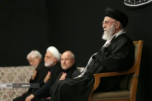 مراسم عزادارای شب عاشورای حسینی(ع) در حسینیه امام خمینی(ره) با حضور رهبر معظم انقلاب