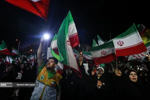 اجتماع مردمی در حمایت از رزمندگان اسلام و بیعت با رهبری و محکومیت حملات وحشیانه صهیونیستی - آمریکایی با حضور مردم انقلابی و شهیدپرور در میدان شهدا تهران