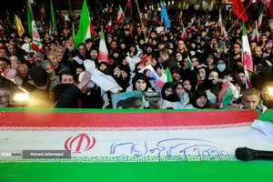  اجتماع مردمی در خونخواهی امام شهید امت - خیابان پیروزی چهارراه کوکاکولا