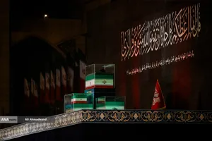 شامگاه نخستین روز وداع با رهبر شهید انقلاب

