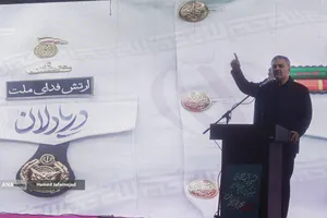 مراسم وداع با شهدای ناوشکن دنا و حمایت از نیروهای مسلح با حضور دکتر بیژن رنجبر و دانشگاهیان دانشگاه آزاد اسلامی استان تهران و اقشار مختلف مردم - میدان فردوسی تهران