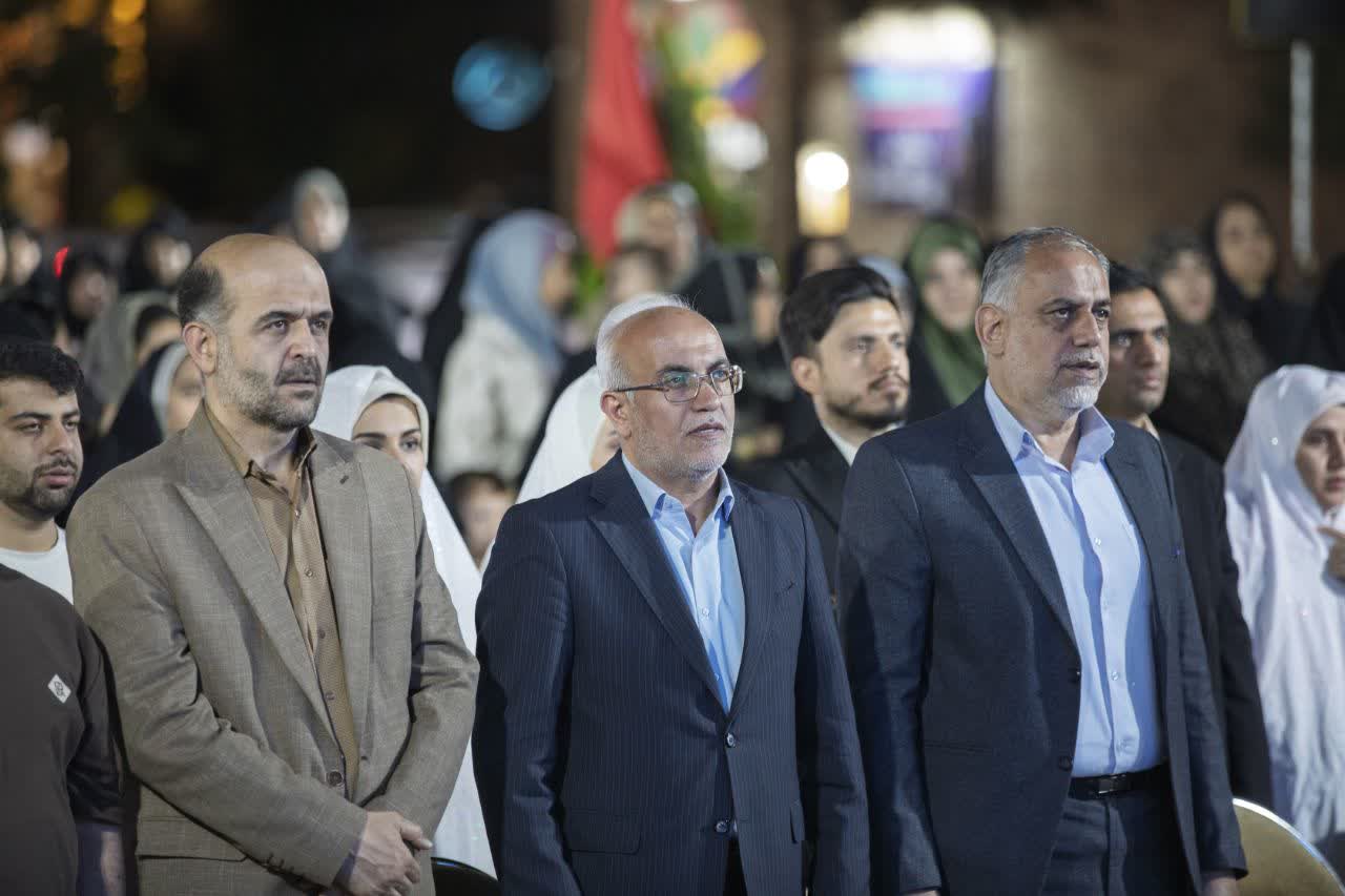 امام خمینی(ره) با وجود جایگاه والای سیاسی هنگام عبور همسرشان از مقابلشان تمام‌قد می‌ایستادند