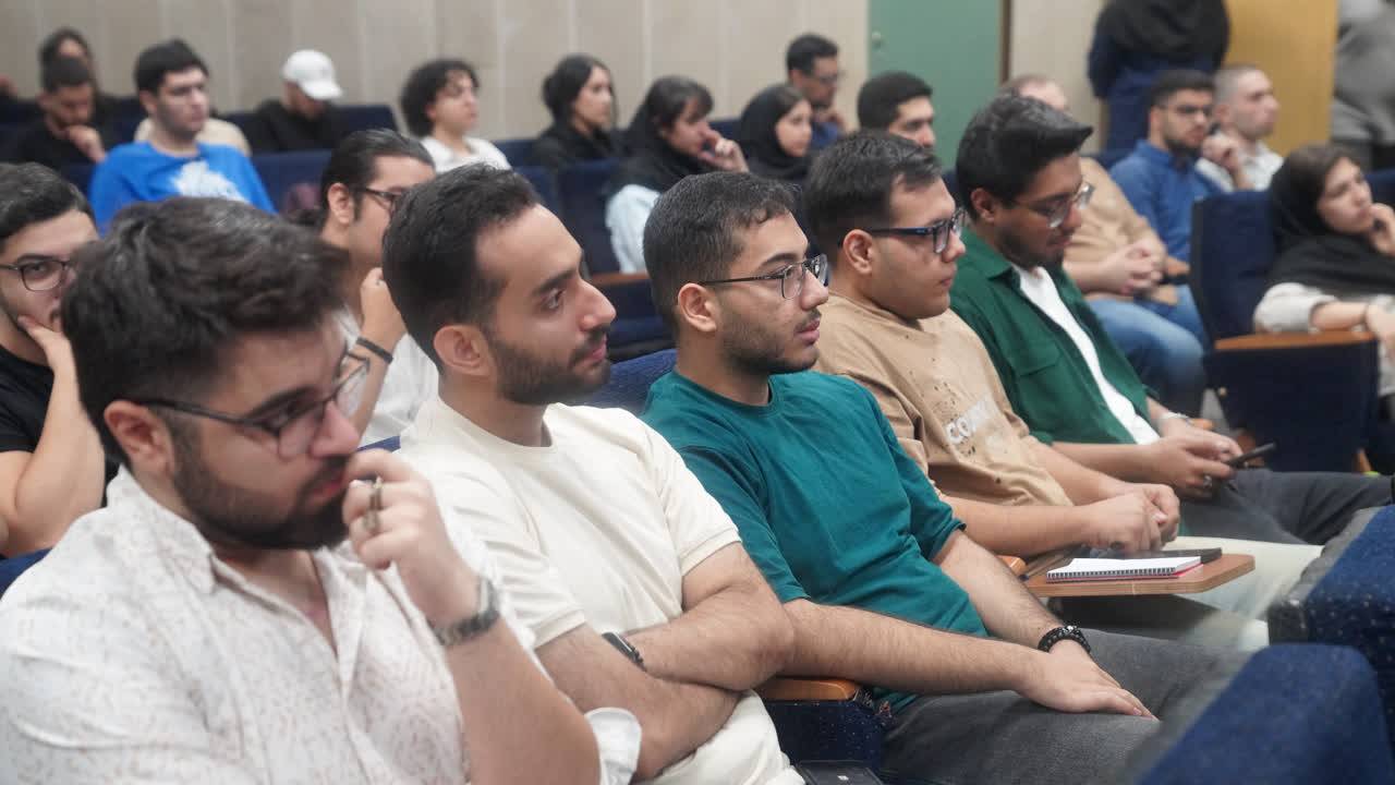 اکران مستند «من هامونم»؛ اثر برگزیده هفته آب استکهلم ۲۰۲۲ در دانشگاه علوم و تحقیقات