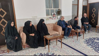 دیدار مدیرکل دفتر مسکن و تسهیلات رفاهی بنیاد با خانواده شهدای جنگ رمضان در یزد