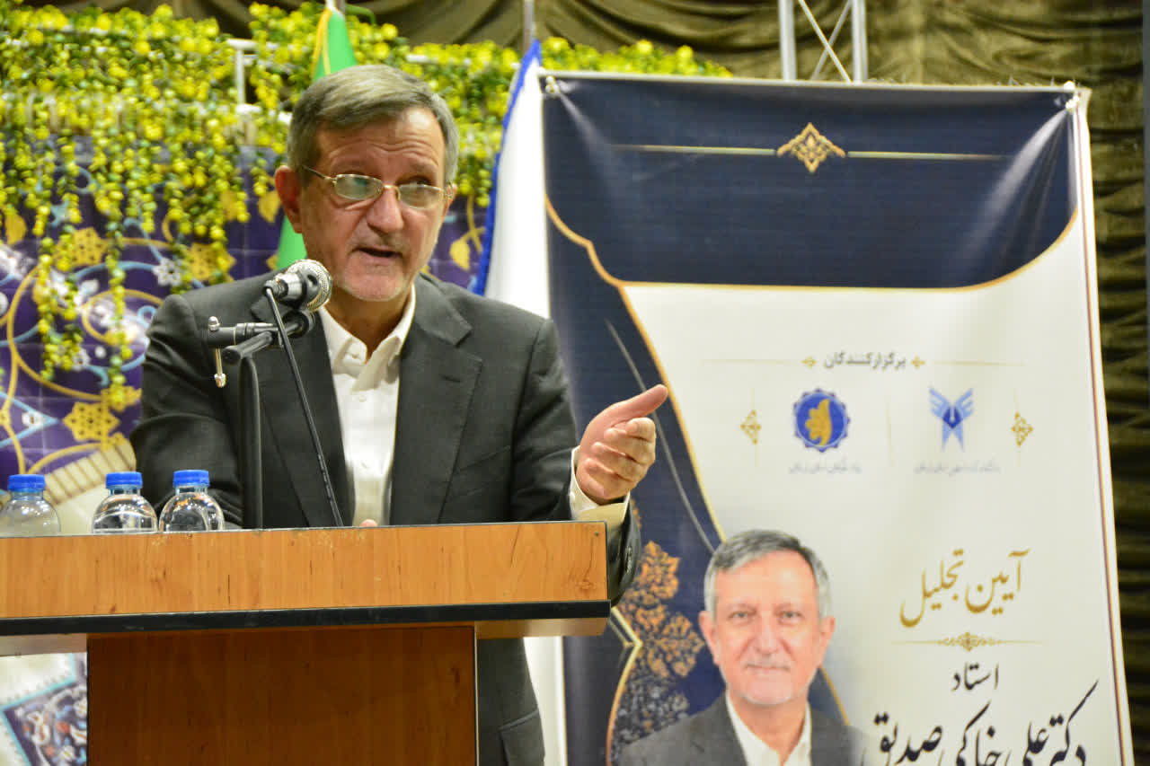 تجلیل از مقام علمی دکتر علی خاکی صدیق؛ تجلی اخلاق و علم در مسیر توسعه مهندسی تجلیل از مقام علمی دکتر علی خاکی صدیق؛ تجلی اخلاق و علم در مسیر توسعه مهندسی