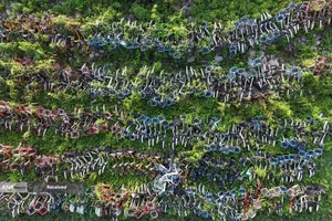 یک پارکینگ بزرگ متروکه برای دوچرخه&zwnj;های اسقاطی در حومه نانجینگ، استان جیانگ سو، چین