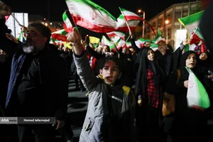 اجتماع مردمی در حمایت از رزمندگان اسلام و بیعت با رهبری و محکومیت حملات وحشیانه صهیونیستی - آمریکایی با حضور مردم انقلابی و شهیدپرور در میدان شهدا تهران