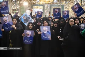 تشییع و تدفین پیکر مطهر دانشمند هسته&zwnj;ای شهید محمدمهدی طهرانچی رییس دانشگاه آزاد اسلامی و همسر گرانقدرش شهیده مژگان قراویری در حرم حضرت عبدالعظیم حسنی(ع)