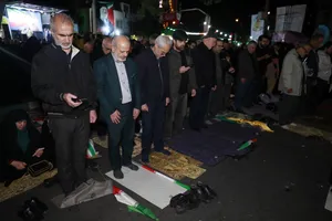 اقامه نماز استغاثه به امام زمان زمان(عج) - چهارراه نبرد خیابان پیروزی