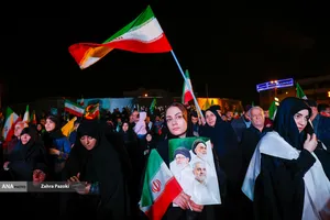 مراسم عزاداری در سوگ رهبر شهید انقلاب - میدان انقلاب تهران
