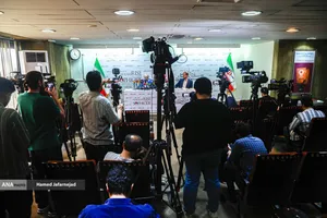 محمدجواد لاریجانی رئیس پژوهشگاه دانش&zwnj;های بنیادی و رئیس همایش &laquo;خیزش در برابر خردکشی&raquo;