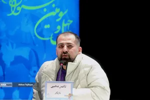 ناصر محبی بازیگر در نشست خبری فیلم سینمایی سونسوز