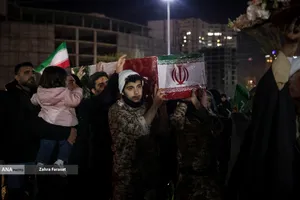 وداع با پیکر شهدای ناوشکن دنا در میدان دریاچه